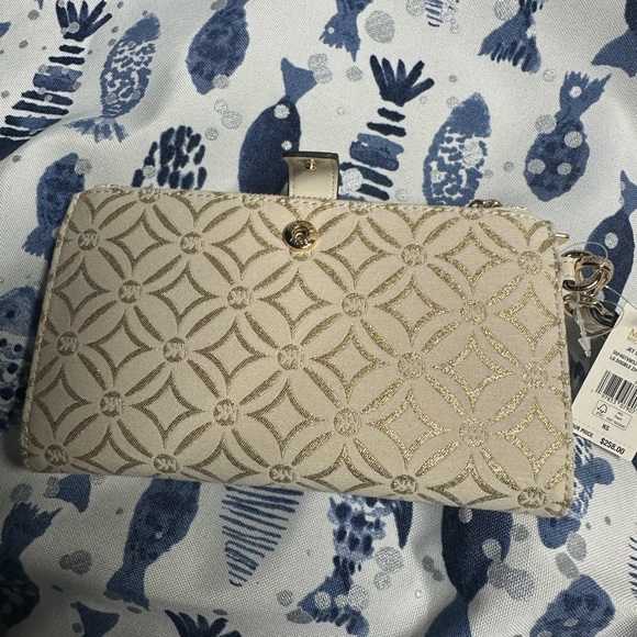 Michael Kors Cream and Gold wallet - Picture 1 of 4